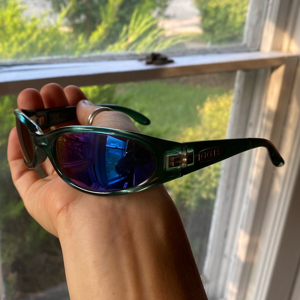 Vintage y2k ICICLES Italy green oval shield 90s sunglasses Matrix